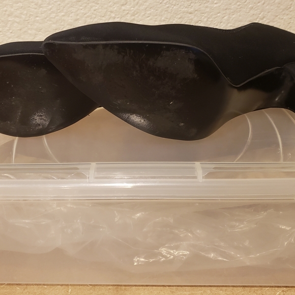 Notorious for Bakers Leeds Black Crepe Heels Size 9 - Picture 5 of 5